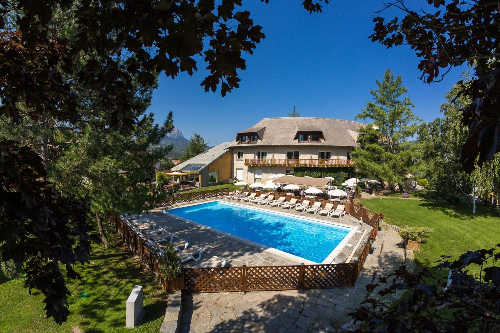 Hotel & Spa Les Bartavelles Crots Exterior foto