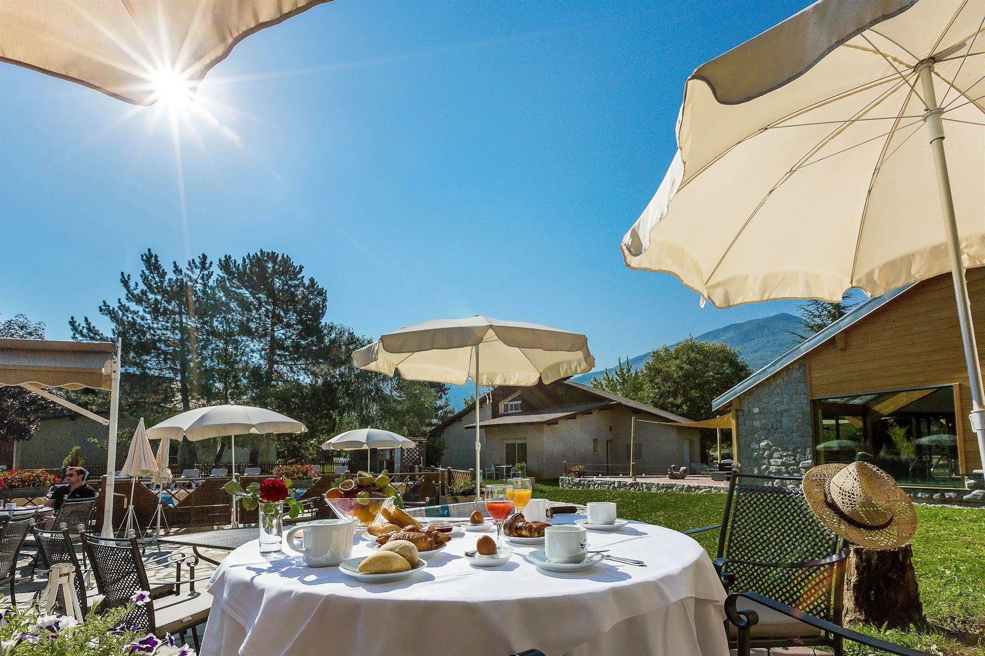 Hotel & Spa Les Bartavelles Crots Exterior foto